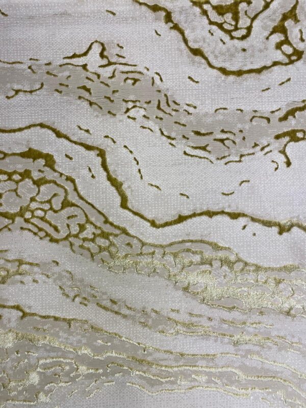 שטיח רקע בז׳ עם גווני זהב, לבית, דגם Melt