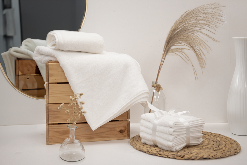 מגבות 100% כותנה חלקות פרימיום ג'נבה בצבע לבן