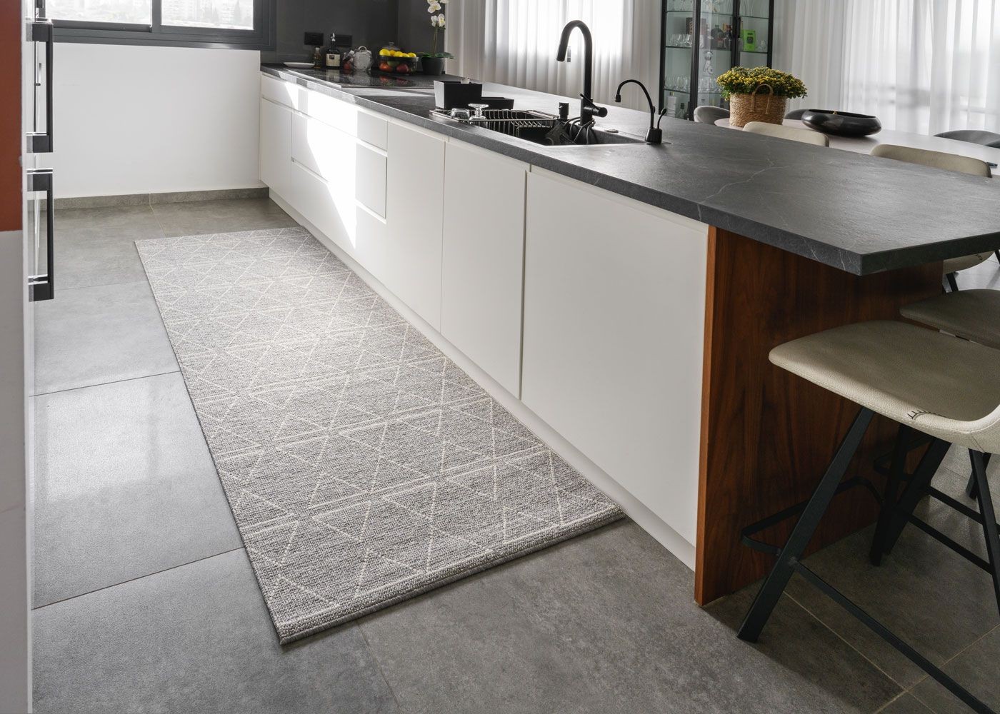 שטיח למטבח/מסדרון - דגם עקבה אפור | לא מחליק – תמונה 2