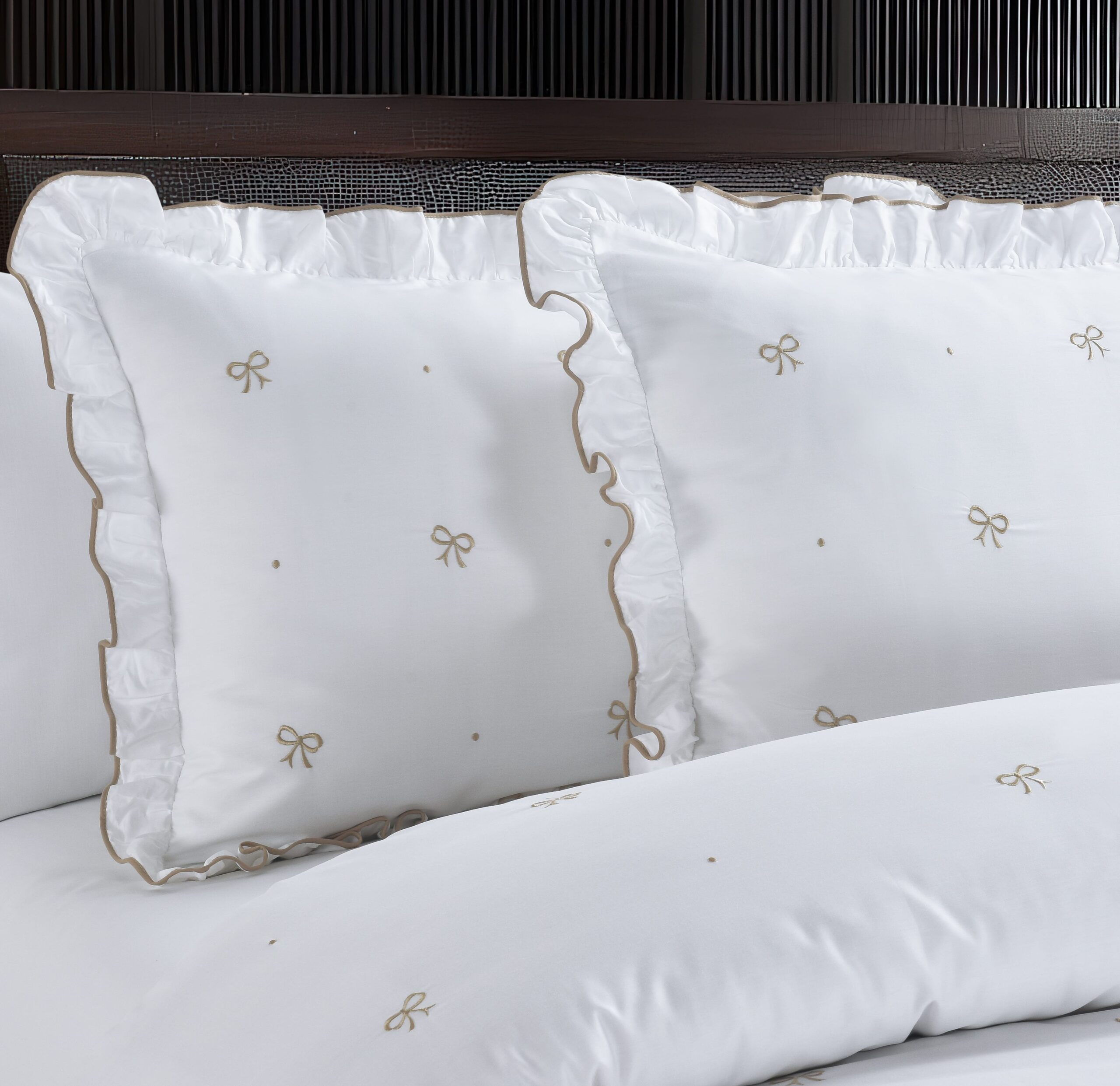 סט מצעים רקום דגם עדי לבן זהב 3128 | 100% כותנה בעיבוד סאטן צפיפות 300